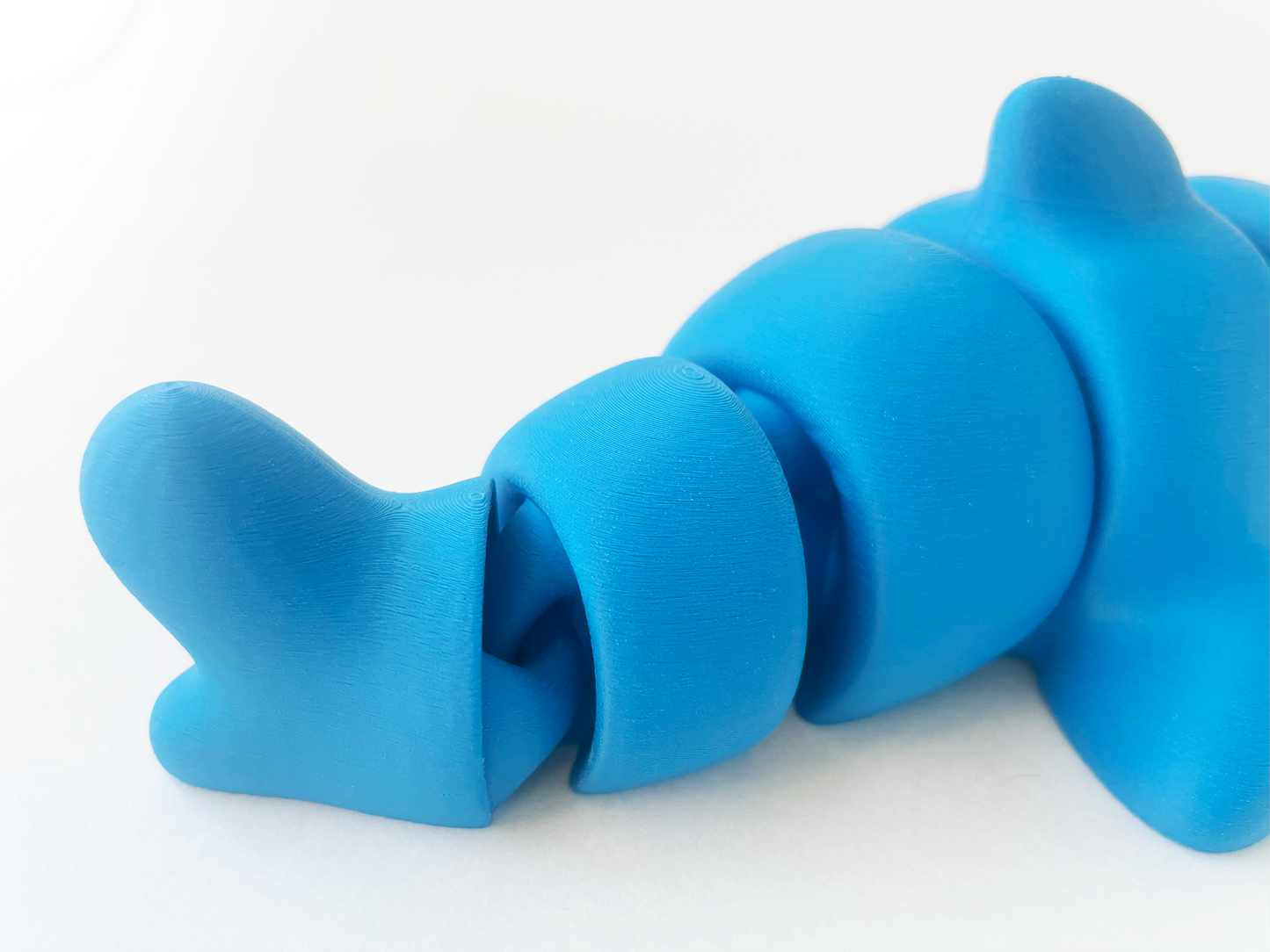 ZOU's Blue Shark Fidget Toy - Medium High-Quality 3D-Printed Articulated Buddy with Tiki-Taka Noise for Indoor and Outdoor Play Stress Relief