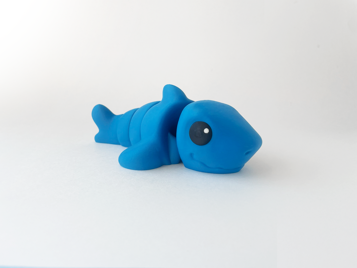 ZOU's Blue Shark Fidget Toy - Medium High-Quality 3D-Printed Articulated Buddy with Tiki-Taka Noise for Indoor and Outdoor Play Stress Relief