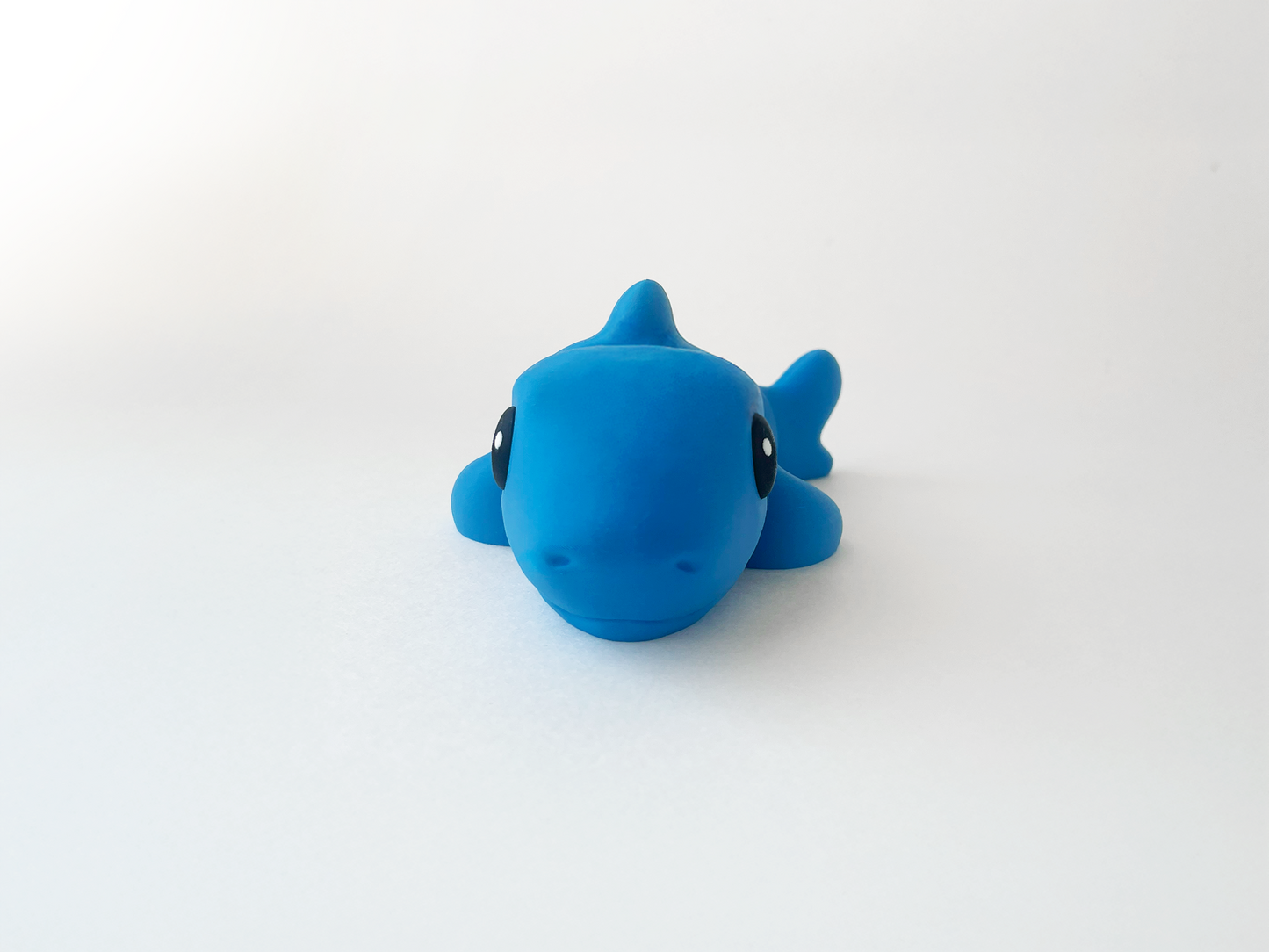 ZOU's Blue Shark Fidget Toy - Medium High-Quality 3D-Printed Articulated Buddy with Tiki-Taka Noise for Indoor and Outdoor Play Stress Relief