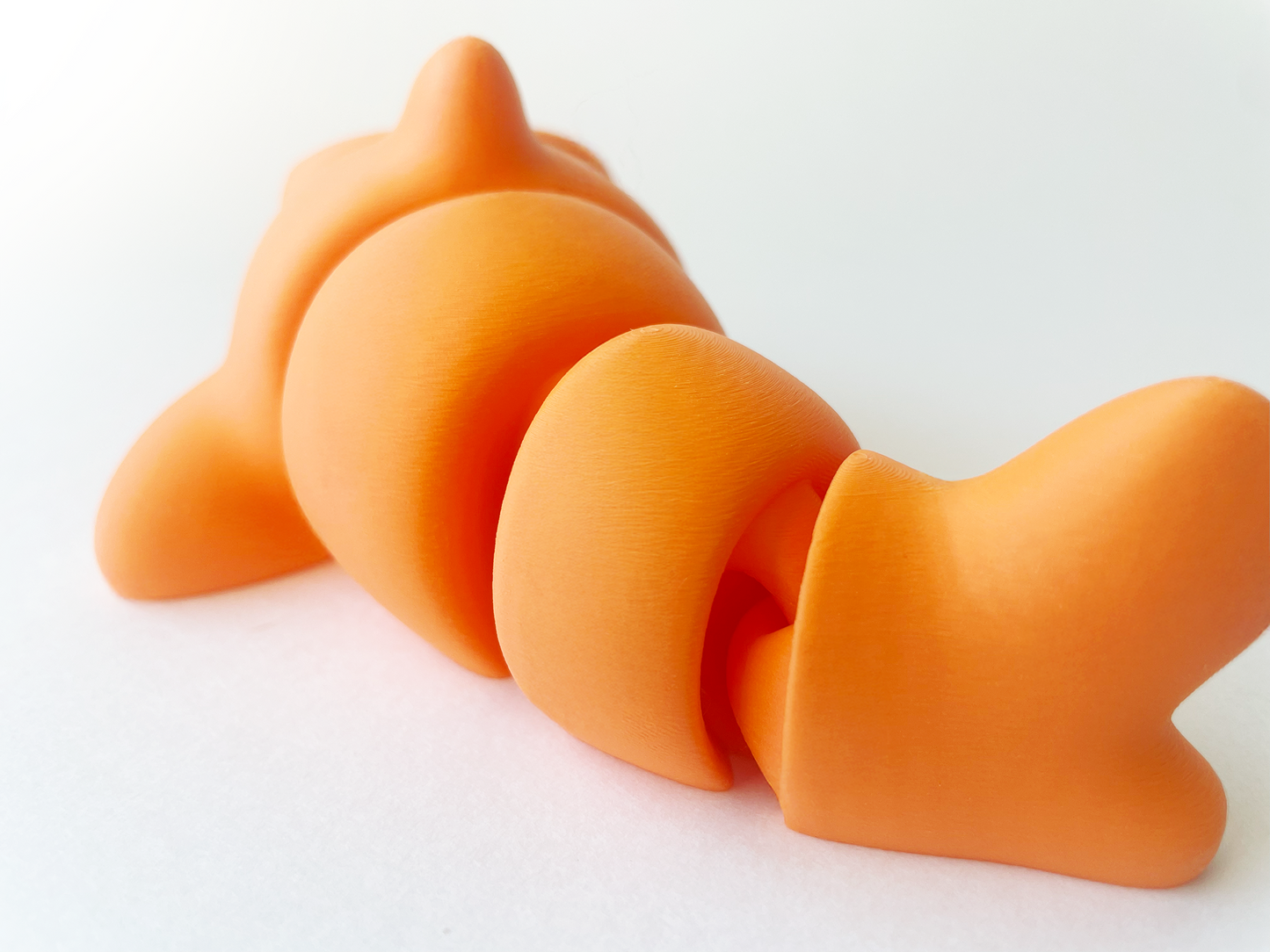 ZOU's Orange Shark Fidget Toy - Medium High-Quality 3D-Printed Articulated Buddy with Tiki-Taka Noise for Indoor and Outdoor Play Stress Relief