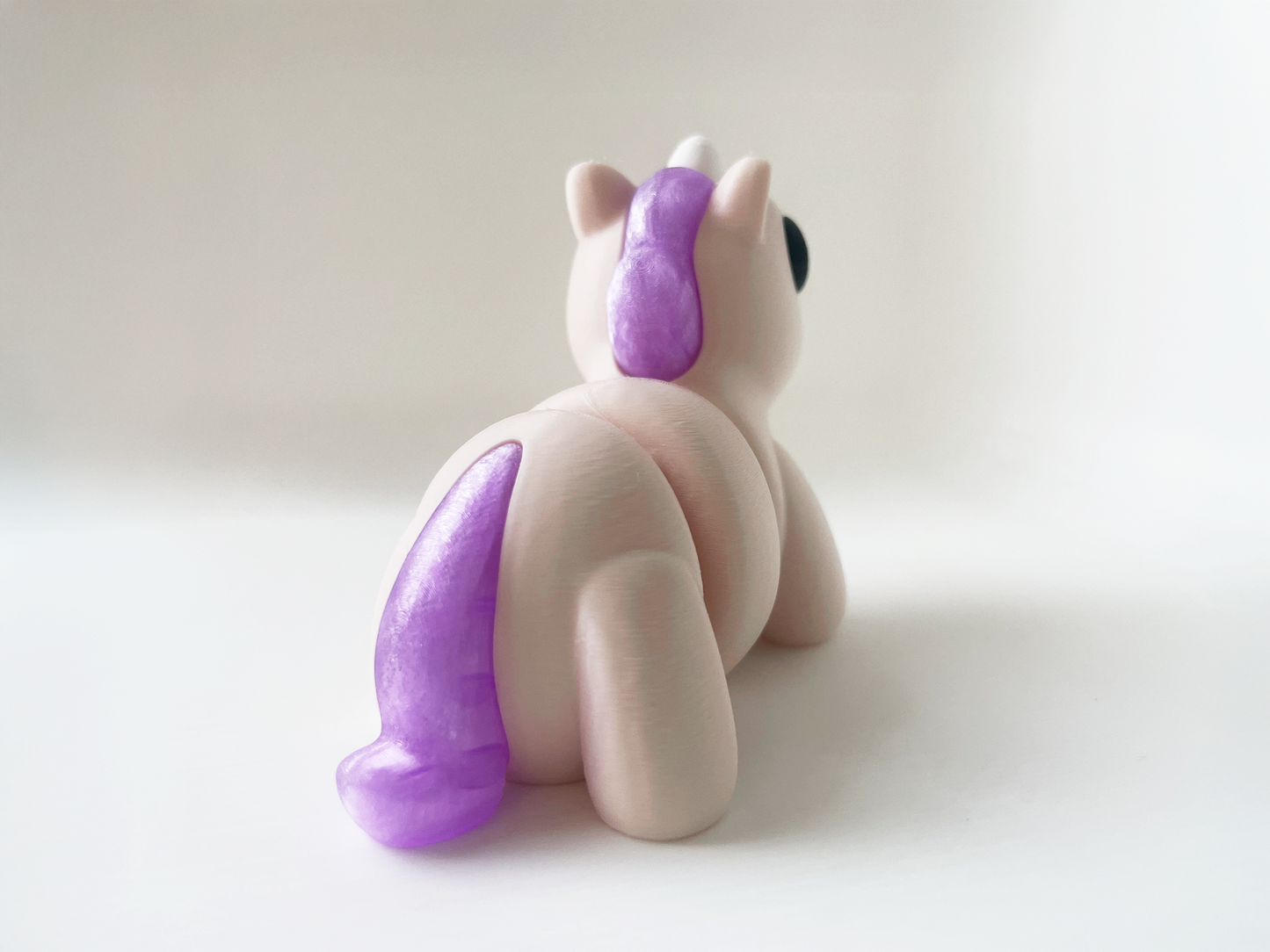 ZOU's Baby Beige Unicorn Fidget Toy - High-Quality 3D-Printed Articulated Unicorn with Tiki-Taka Noise for Indoor and Outdoor Play & Stress Relief